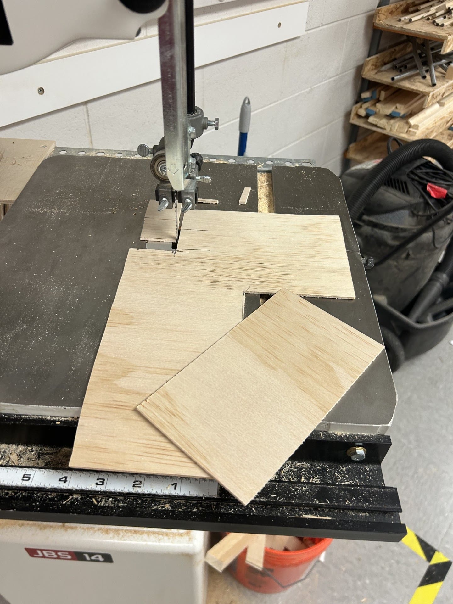 Cutting plywood geometry on a band saw